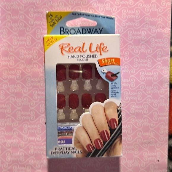 Broadway Nails Real Life Nail Kit Red – Glue-On Fake Nails Manicure Set - Picture 1 of 2
